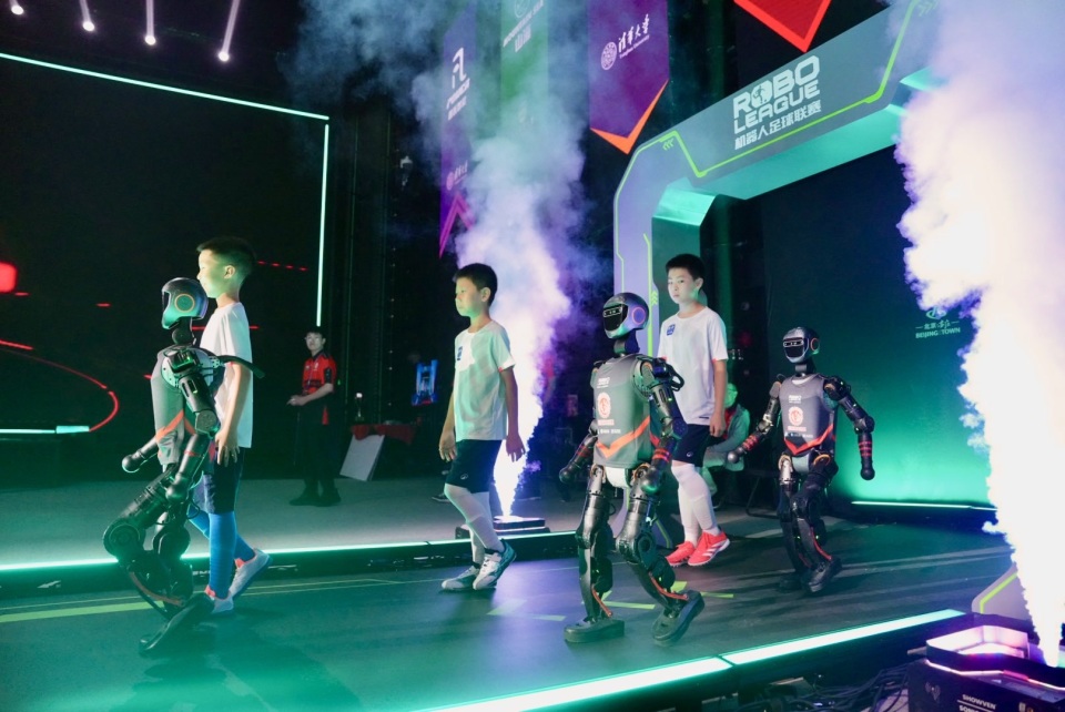 被任命为中 被任命为中