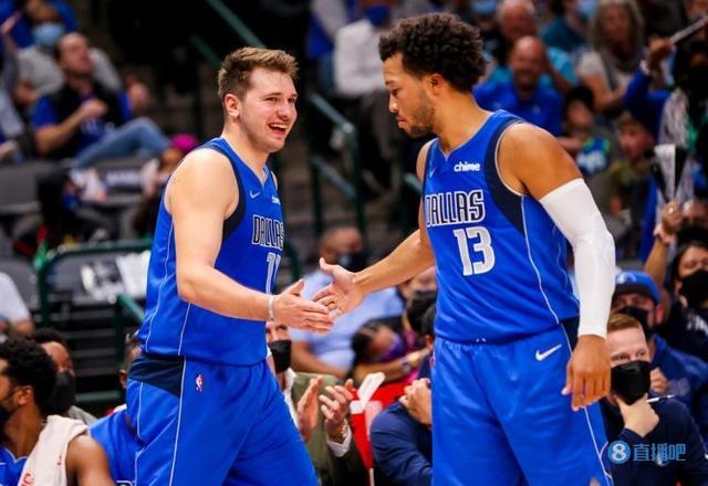 巴萨中场球 巴萨中场球